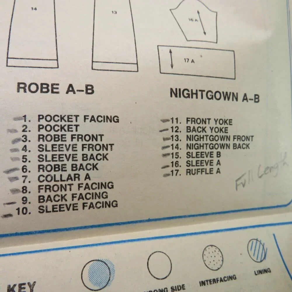 McCall's 2776 sewing pattern  EASY Robe, nightgown Small Petite